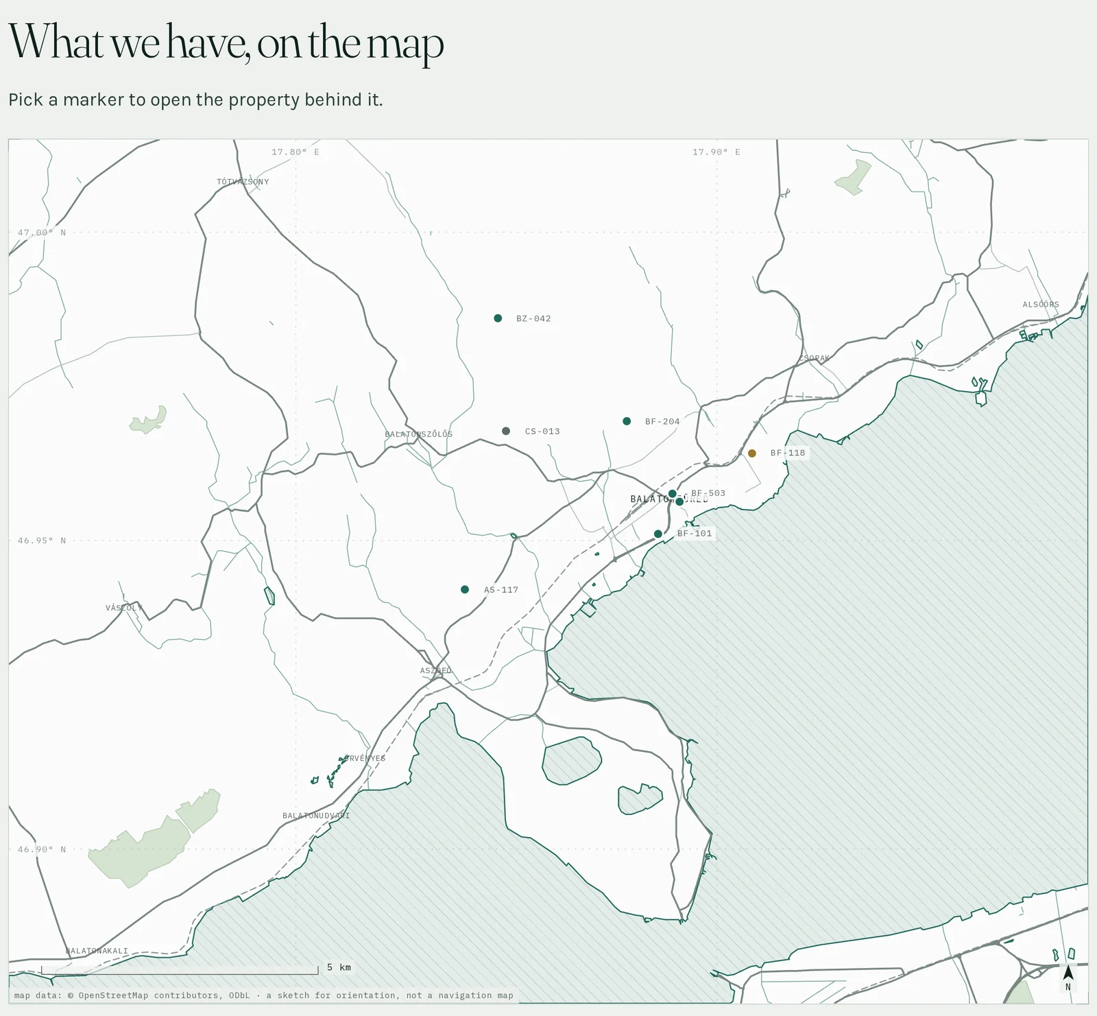 The offer map on the home page: the north shore of Lake Balaton drawn from OpenStreetMap data with real roads, the railway, the shoreline and the water itself, the villages named, and a dot for every listing carrying its reference number, with a scale bar and the map credit along the bottom.